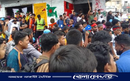 স্বৈরাচার হাসিনার গণহত্যার বিচার চেয়ে শিক্ষার্থীদের অবস্থান কর্মসূচি