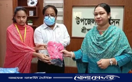 শ্রীপুরে কিশোর-কিশোরী ক্লাবের সদস্যদের মাঝে পোশাক বিতরণ 