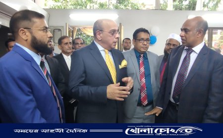 মাননীয়  প্রধান বিচারপতিকে আইনজীবী সমিতির পক্ষ থেকে ফুলেল শুভেচ্ছা ও সংবর্ধনা প্রদান অনুষ্ঠিত 