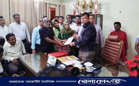 দশম গ্রেড বাস্তবায়নের দাবীতে প্রাথমিকের সহকারী শিক্ষকদের মানববন্ধন 