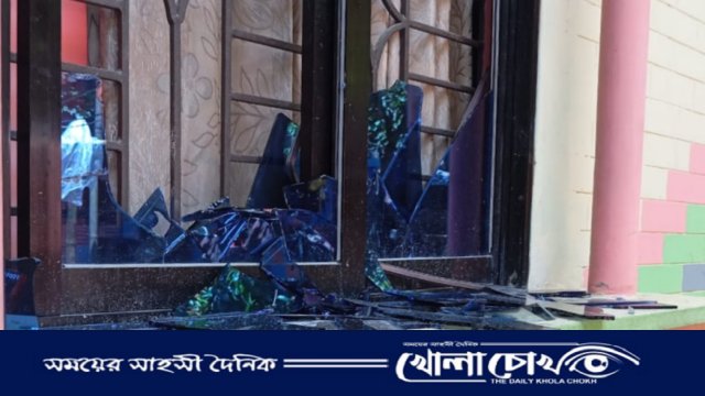 নোয়াখালীতে ত্রাণ নিয়ে কাড়াকাড়ি, ব্যবসায়ীর বাড়িতে হামলা-ভাংচুর