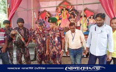 কসবায় বিজিবি সেক্টর কমান্ডারের পুজা মন্ডব পরিদর্শন