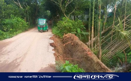 আখাউড়া পাড়বিহীন পুকুর, বিলীন হচ্ছে সরকারি রাস্তা