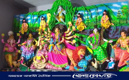 খোকসায় জমে উঠেছে কাত্যায়নী পূজা 