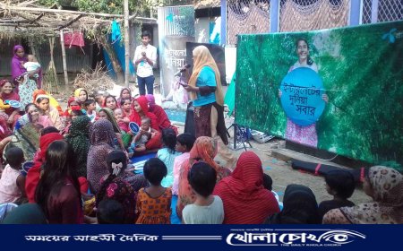 বালিয়াকান্দিতে আগ্রহের সাথে উঠান বৈঠকের মাধ্যমে ইন্টারনেট ব্যবহার শিখছেন গ্রামীণ নারীরা 