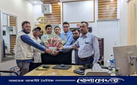 নগরকান্দা প্রেসক্লাবের নব-নির্বাচিত কমিটির সদস্যদের ফুলেল শুভেচ্ছা জানালেন ভূমি কর্মকর্তা 