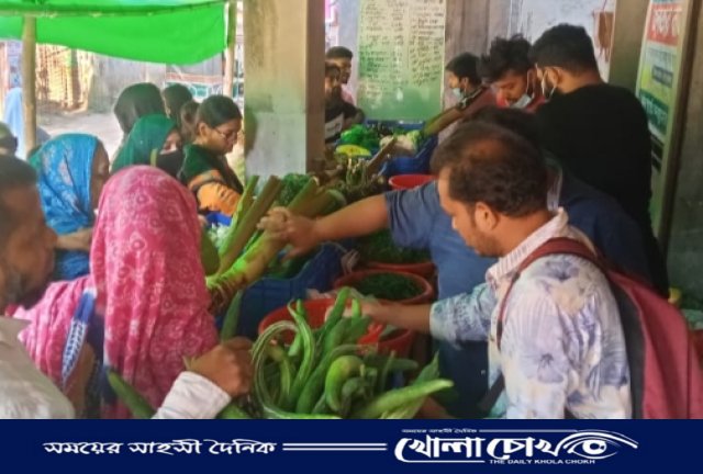 ফরিদপুরে সব ধরনের ক্রেতা সাধারণের আত্মার প্রতীক হয়ে উঠেছে জনতার বাজার
