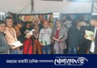 বিভিন্ন বয়সী পাঠকের আগমনে জমজমাট ভ্রাম্যমাণ বইমেলা 