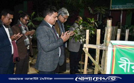 শহীদ আবু সাঈদের কবরে তিন উপাচার্যের শ্রদ্ধা নিবেদন