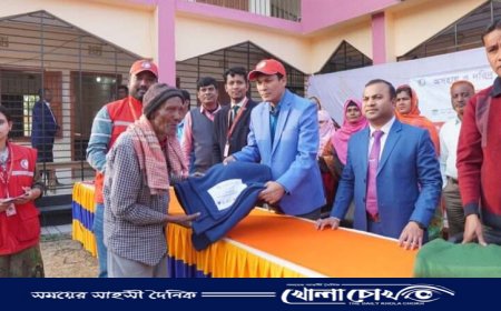 রেডক্রিসেন্ট গোদাগাড়ীতে কম্বল বিতরণ করলেন 