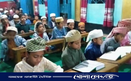 মাদ্রাসার ছাত্রদের সবক দেওয়া উপলক্ষে মিলাদ ও দোয়া মাহফিল 