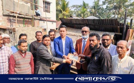 নাজিরপুরে অগ্নিকাণ্ডে ক্ষতিগ্রস্থ দোকান মালিকদের আর্থিক সহায়তা প্রদান