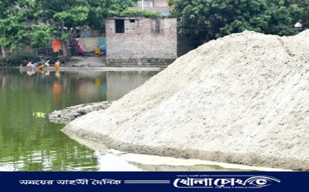 তানোরে রাতের আধারে খাস পুকুর ভরাট করা হচ্ছে 