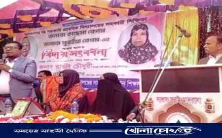 নবীনগরে শিক্ষকের জাঁকজমকপূর্ণ বিদায়ে কাঁদলেন শিক্ষার্থী-অভিভাবকরা