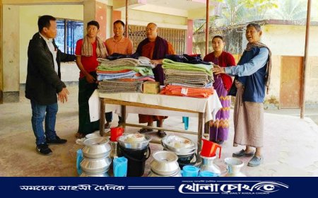 রুমায় অগ্নিকাণ্ডে ক্ষতিগ্রস্থ পরিবারের মাঝে ত্রাণ বিতরণ 