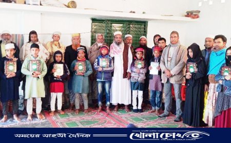 আত্রাইয়ে তরুণ একতা ক্লাবের উদ্যোগে কোরআন শরীর বিতরণ 