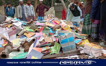 নাজিরপুরে অবৈধ ভাবে সরকারি বই বিক্রির সময়ে স্থানীয়দের হাতে জব্দ 