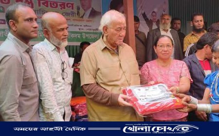 আলীকদম উপজেলা শ্রমিক দলের উদ্যোগে দুর্গম পোয়ামহুরি শীতবস্ত্র বিতরণ
