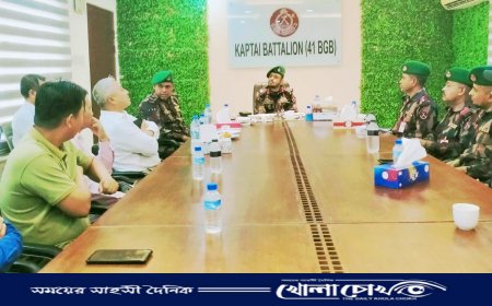 কাপ্তাইয়ে স্থানীয় মৌজা হেডম্যান ও কারবারীদের সাথে মতবিনিময় করলেন জোন অধিনায়ক 