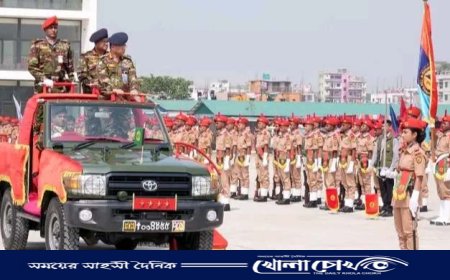 আশুলিয়ায় বিএনসিসির বার্ষিক কেন্দ্রীয় ক্যাম্পিং এর সমাপনী কুচকাওয়াজ পরিদর্শন