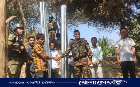 লামায় আগুনে ক্ষতিগ্রস্ত ত্রিপুরা পরিবারের পাশে দাঁড়িয়েছেন আলীকদম জোন