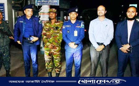 নওগাঁয় নিরাপত্তা জোরদার করতে যৌথ বাহিনীর টহল শুরু সন্দেহ হলে করা হচ্ছে জিজ্ঞাসাবাদ
