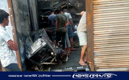শর্ট সার্কিট থেকে অগ্নিকাণ্ড, তিনটি দোকান পুড়ে ছাই