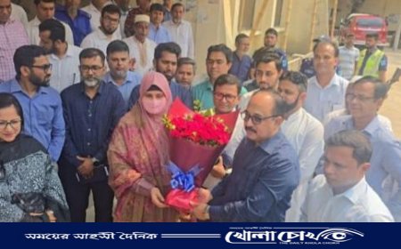 কালকিনিতে বিভাগীয় কমিশনারের উন্নয়ন পরিদর্শন ও শিক্ষার্থীদের ড্রেস বিতরণ