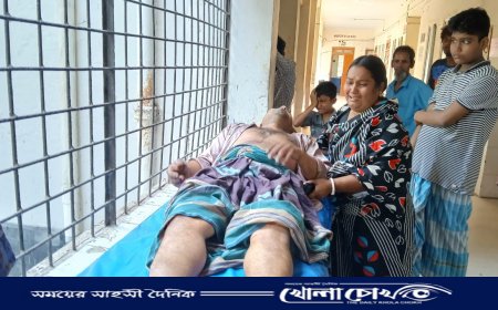 শ্রীনগরে পৃথক দুর্ঘটনায় বালুভর্তি ড্রাম ট্রাক ও অটোরিকশার সংঘর্ষে আহত ২