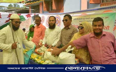 রাজশাহীতে দৃষ্টি প্রতিবন্ধীদের মাঝে চাল ও খেজুর বিতরণ