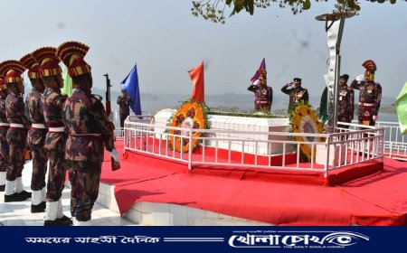নানিয়ারচরে স্বাধীনতা দিবসে বীরশ্রেষ্ঠ  সমাধিতে বিজিবি মহাপরিচালকের শ্রদ্ধা