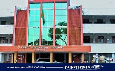 ভাড়াটিয়ার দোকানে তালা, অতিরিক্ত জেলা প্রশাসকের বিরুদ্ধে মামলা