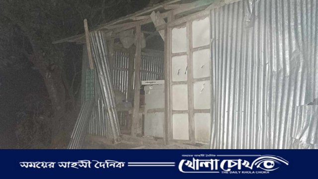সালথায় দুই পক্ষের সংঘর্ষ, বাড়িঘর ভাঙচুর