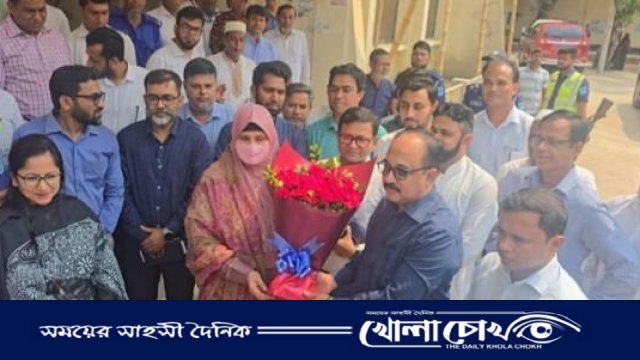 কালকিনিতে বিভাগীয় কমিশনারের উন্নয়ন পরিদর্শন ও শিক্ষার্থীদের ড্রেস বিতরণ
