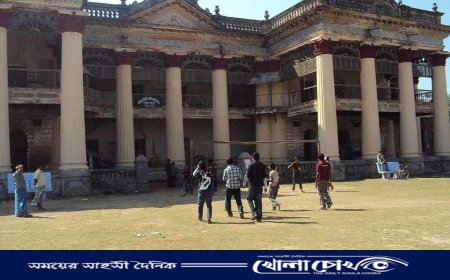 পুঠিয়ার রাজবাড়ী ও জাদুঘরে উপচে পড়া ভিড়