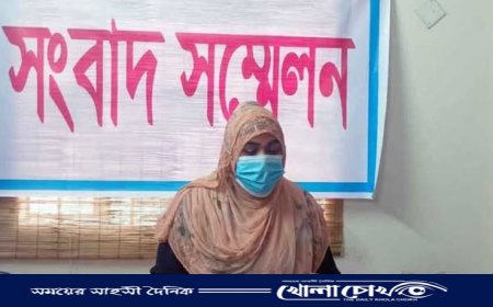 নওগাঁয় স্বামীর স্বীকৃতি চেয়ে সংবাদ সম্মেলন করলেন মৌসুমী খাতুন