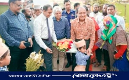 মাগুরার আড়পাড়া মডেল স্কুল ঘুরে মুগ্ধতা প্রকাশ করলেন শিক্ষা উপদেষ্টা