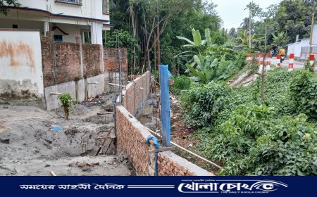 শ্রীনগর-দোহার সীমান্তে প্রবাহমান খালে দেয়াল নির্মাণ