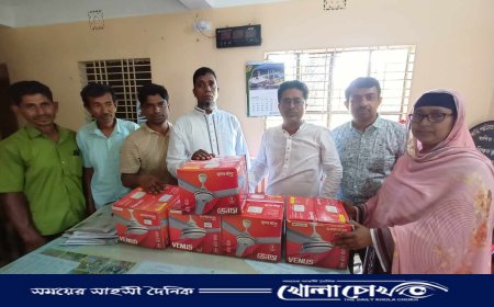 শিক্ষার্থীদের গরমের থেকে মুক্তি, সভাপতির পক্ষ থেকে ফ্যান উপহার