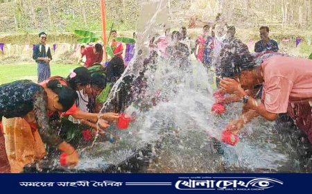 কাপ্তাইয়ে ডলুইছড়ি জলকেলি উৎসবে মাতোয়ারা তরুণ-তরুণী