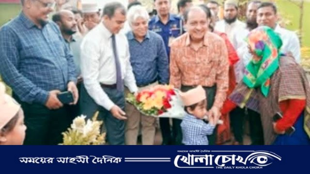 মাগুরার আড়পাড়া মডেল স্কুল ঘুরে মুগ্ধতা প্রকাশ করলেন শিক্ষা উপদেষ্টা
