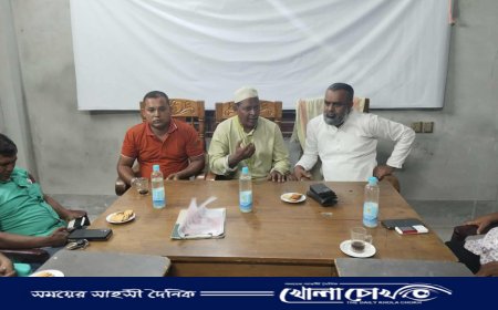 আগৈলঝাড়ায় সাংবাদিকদের সঙ্গে ব্যবসায়ী নুরুজ্জামান ভূঁইয়ার মতবিনিময় সভা