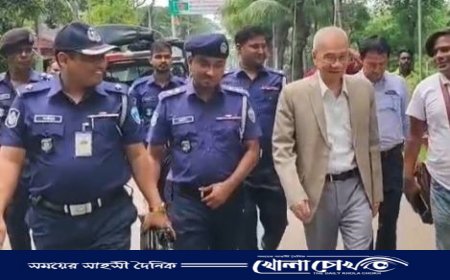 আখাউড়া চেকপোস্ট হয়ে আগরতলায় গেলেন সন্তু লারমা