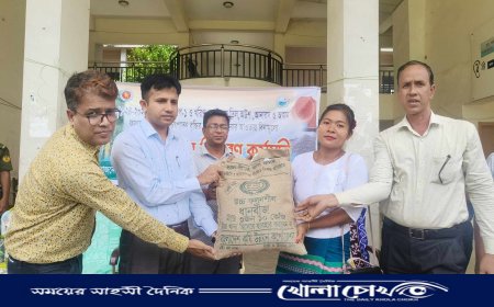 থানচিতে ৩৩০ জুম চাষীকে আউশ ধানসহ কৃষি উপকরণ বিতরণ