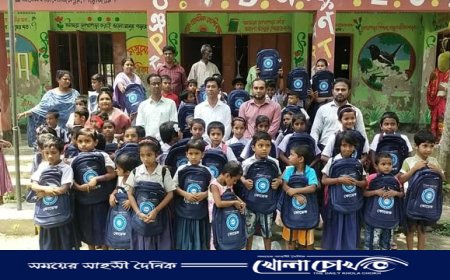 পিরোজপুরে কোডেকের উদ্যোগে বিনামূল্যে স্কুল ব্যাগ বিতরণ