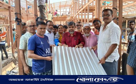 শ্রীনগর বাজারে ভয়াবহ আগুনের ক্ষতিগ্রস্থ ব্যবসায়ীদের মাঝে নগদ অর্থ ও ডেউটিন বিতরণ
