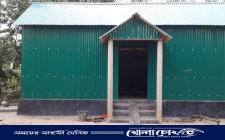 কালবৈশাখীতে ঘর ভেঙেছিল, ৪৮ ঘণ্টায় নতুন ঘর বানিয়ে দিলেন ইউএনও