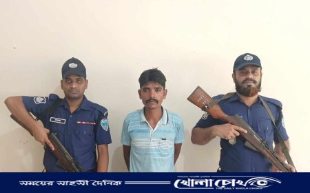 থানচিতে পুলিশের অভিযানে পরোয়ানাভুক্ত আসামি গ্রেপ্তার