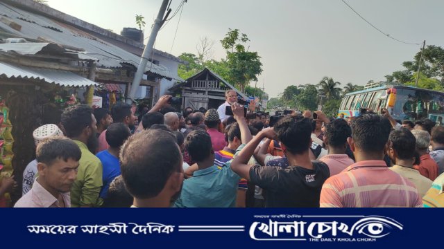 পিরোজপুরের নাজিরপুরে বাসমালিক সমিতির বিরুদ্ধে বিক্ষোভ