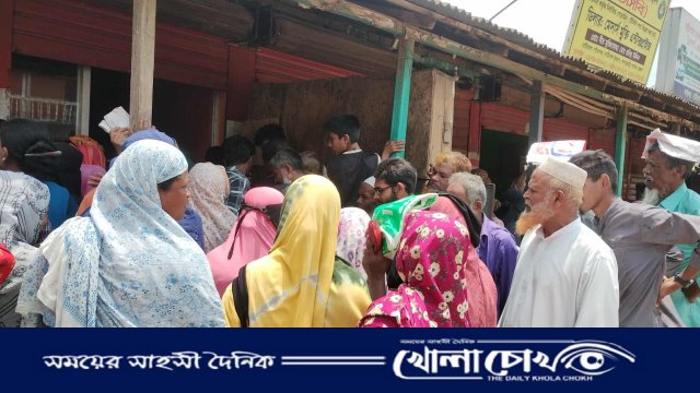 টিসিবির পণ্য বিতরণে নেই তদারকি, হয়রানির শিকার নারী-শিশুরা
